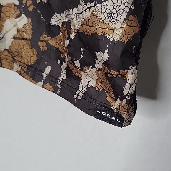 Koral Watch Stratosphere Mesh Back Cropped Athletic Top in Autumnal Black Small - Picture 4 of 9